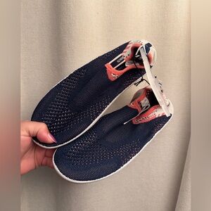 Adult Speedo Water Shoes Sz 5-6